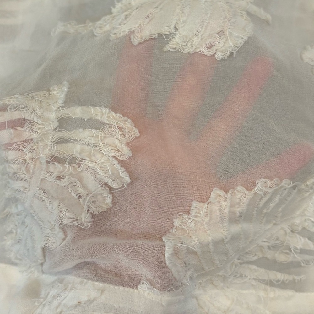 Aritzia Wilfred Sz S Blayze cropped blouse in a white leaf semi-sheer fabric - Picture 4 of 11